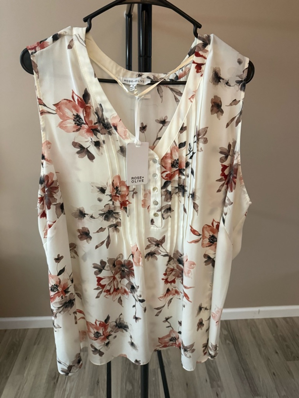 Rose & Olive Ivory Floral V-Neck Pintuck Sleeveless Top